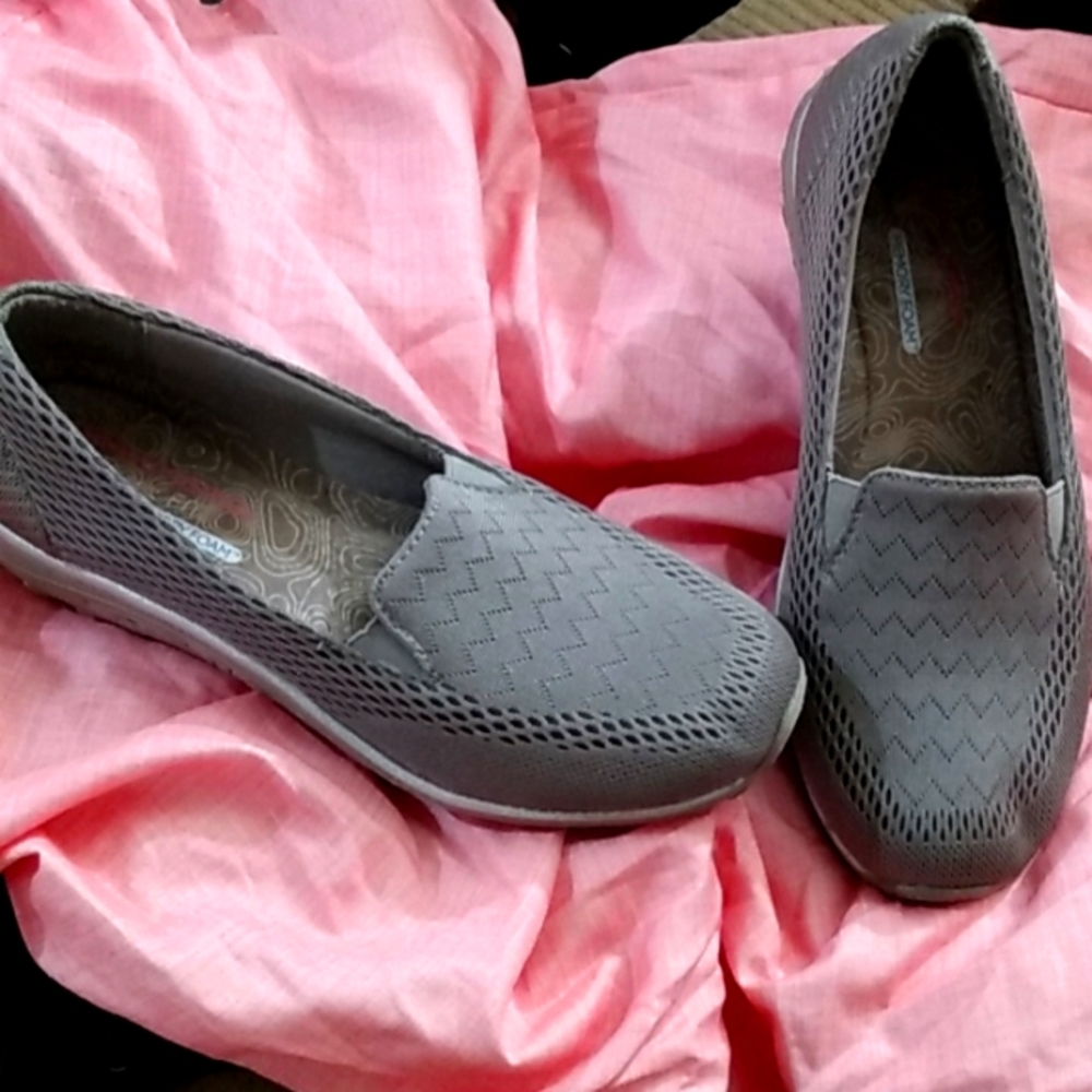 Skechers relaxed fit air cooled memory foam size 8.5like new condition